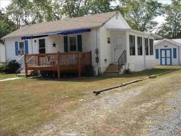 26 Holiday Rd, Villas, NJ 08251