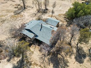 45200 Camelot Dr, Yermo, CA 92398