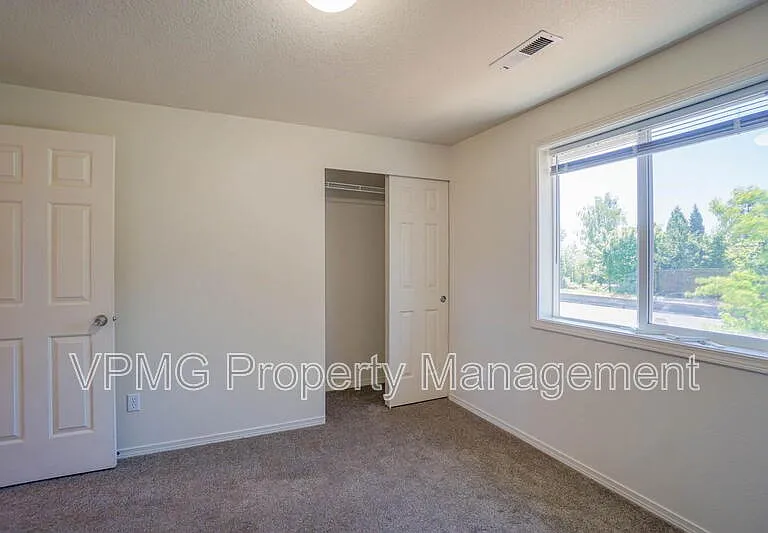 8907 NE 84th St — Photo 26