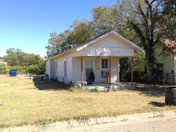 1st image of 605 SE 2nd Ave