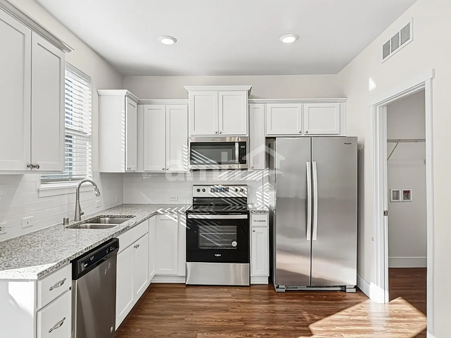 3 bed, 2.5 bath, 1471 sqft, $3,265 — Photo 3