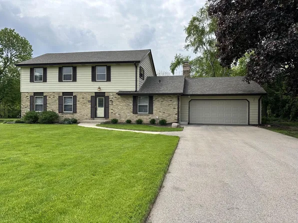 18315 Surrey LANE, Brookfield, WI 53045