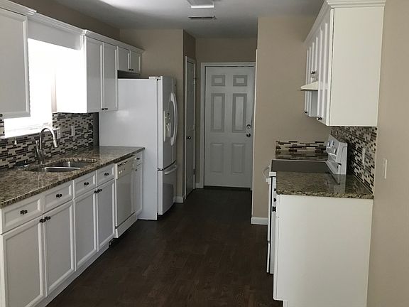 3rd image of 215 Fox Run Ln