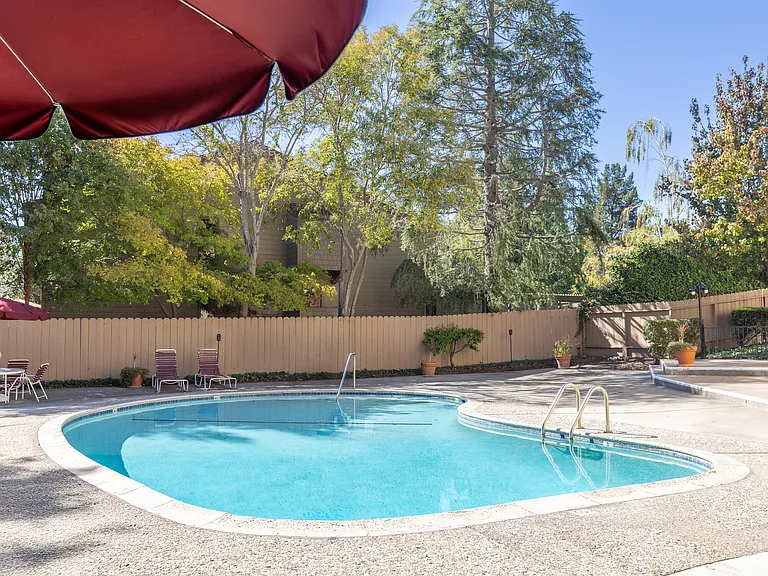 1515 The Glens Apartments — Photo 6