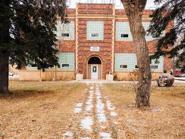208 Center St, Wimbledon, ND 58492