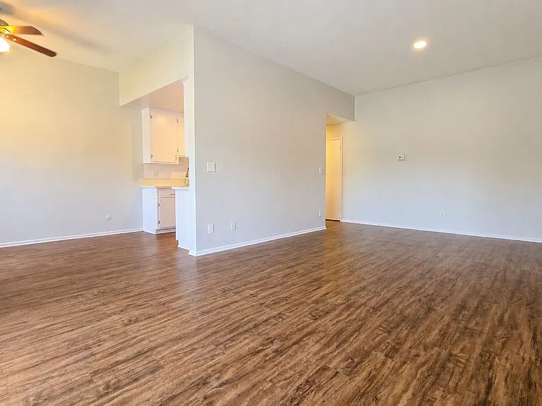 18411 Vincennes Street — Photo 106