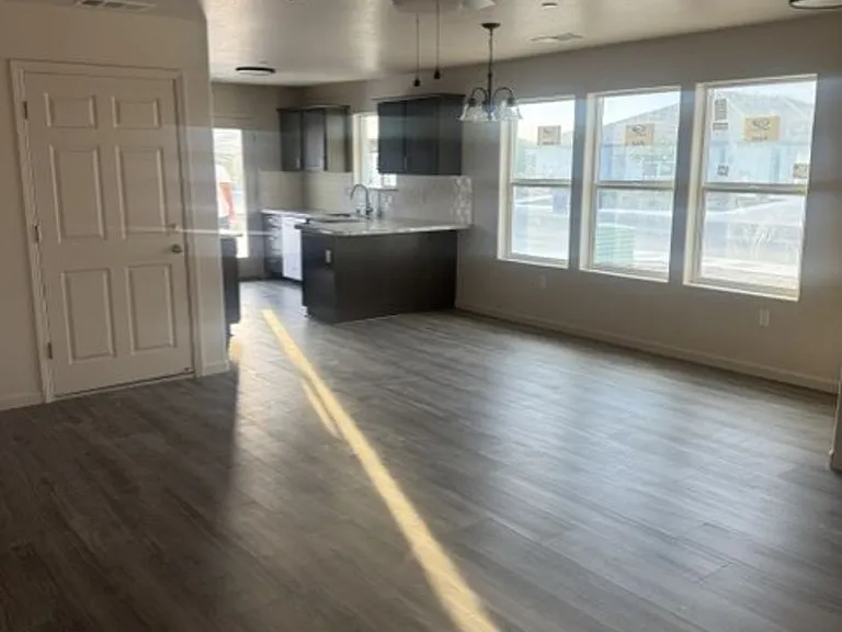 2377 Oakmont Cir — Photo 1