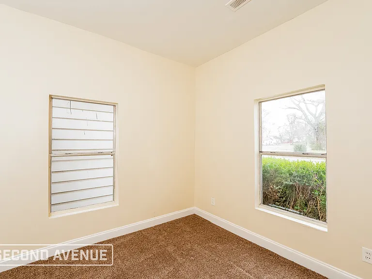 3201 Avenue E — Photo 15