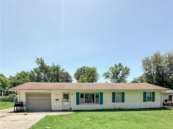 703 E Tampa Dr, Robinson, IL 62454