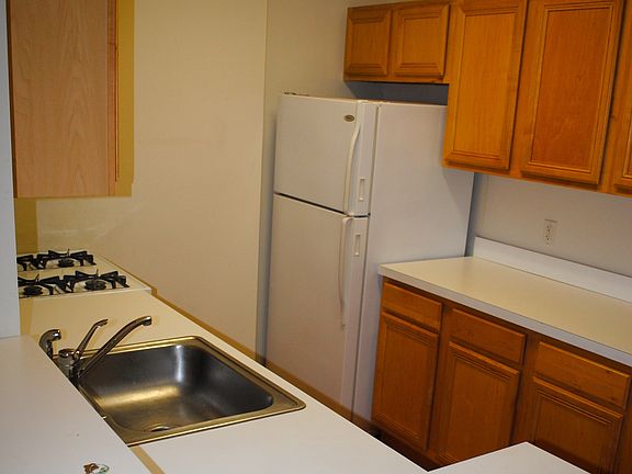 5th image of 247 N 2nd St APT 2C