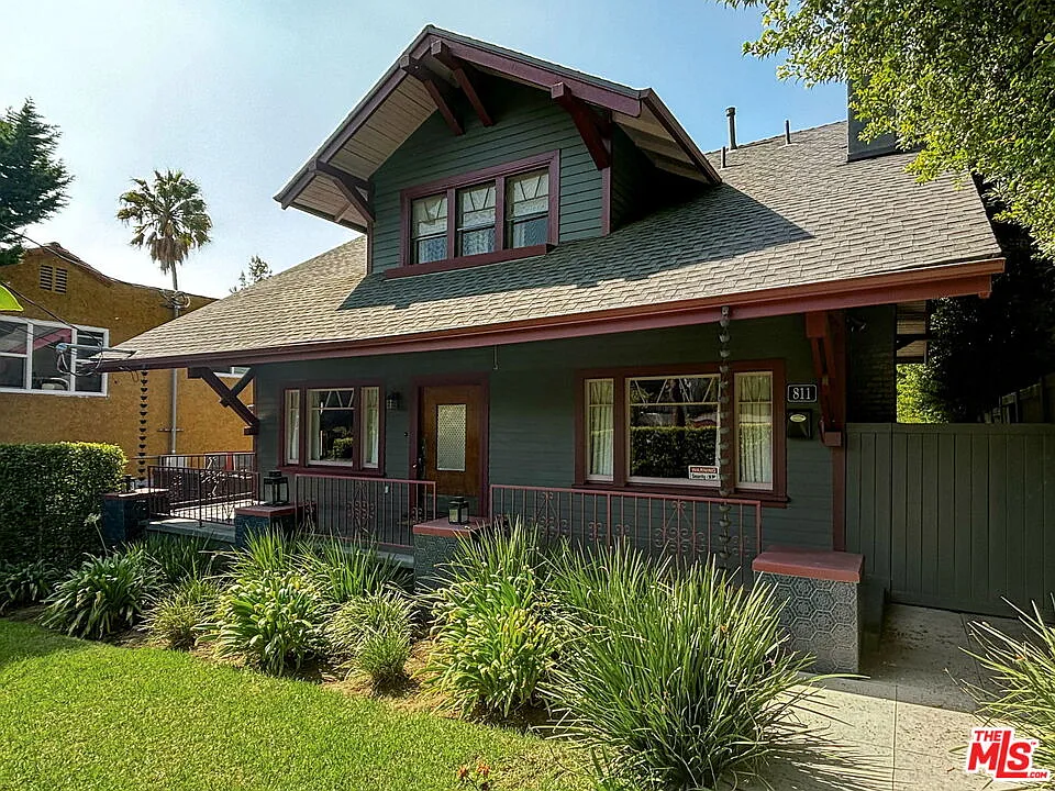 3 bed, 3.0 bath, 2008 sqft, $9,400 — Photo 3