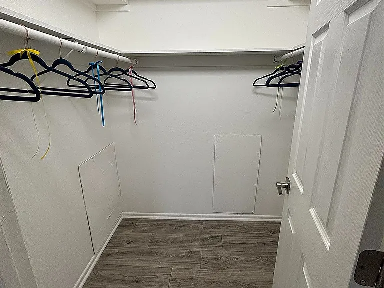 Master_Closet_582673