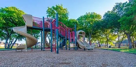 708 Creekside Dr — Photo 29