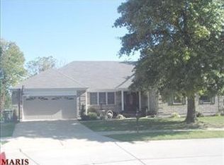 4 Rosebrook Dr, Florissant, MO 63031