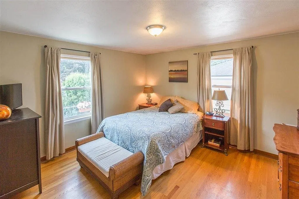 3 bed, 2504 sqft, $2,150 — Photo 2
