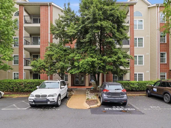 3311 Wyndham Cir APT 2202, Alexandria, VA 22302