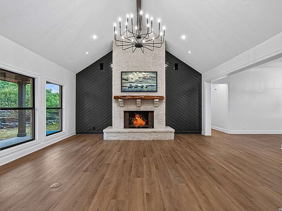 4th image of 130 Spring Hill Dr