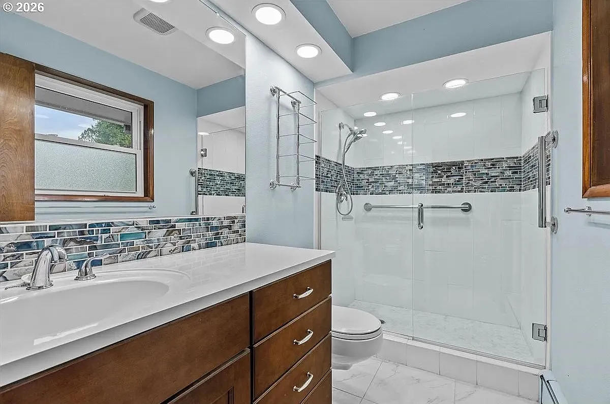 3 bed, 3000 sqft, $3,250 — Photo 2