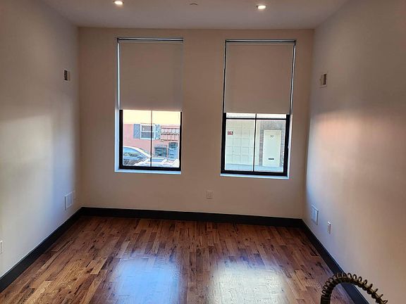 4th image of 568 Communipaw Ave