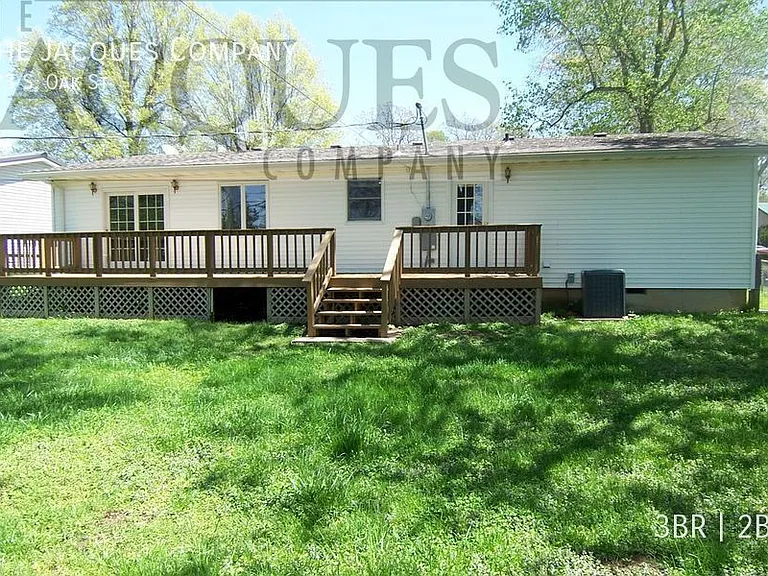 723 S Oak St — Photo 2
