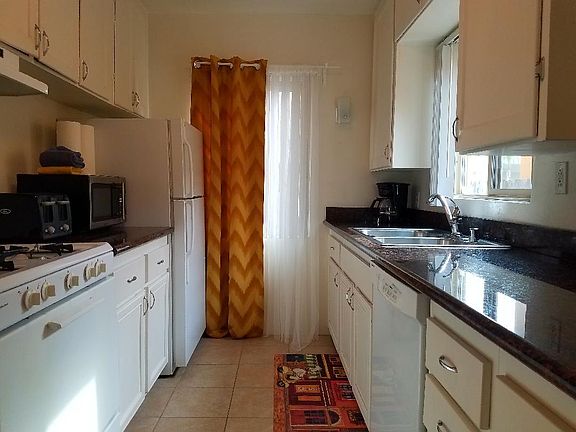 5th image of 817 Island Ct #3