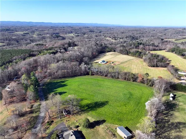 1 Edwards Blackburn Rd, Elkin, NC 28621