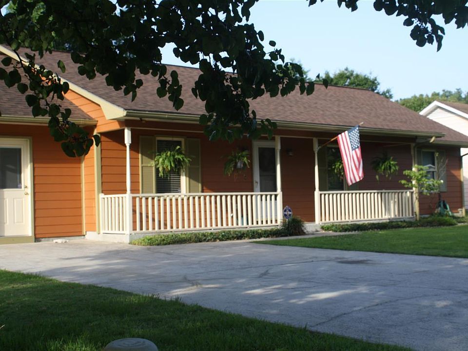 2nd image of 808 Shem Creek Cir