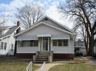 214 S Dixon Ave, Dixon, IL 61021