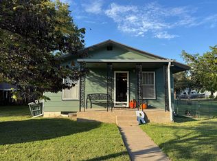 612 W 10th St, La Crosse, KS 67548