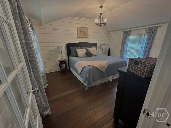 4th image of 680 Belvoir Heights