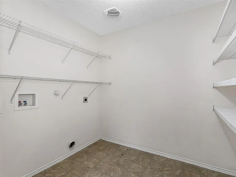 2152 Laughlin Rd — Photo 3