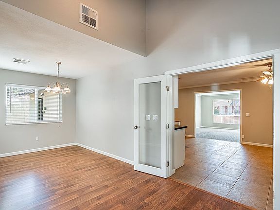 3rd image of 124 E Eugie Ave
