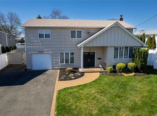 2551 Townhouse Cir, Bellmore, NY 11710