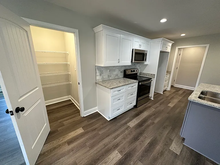221 Lasso Dr — Photo 8