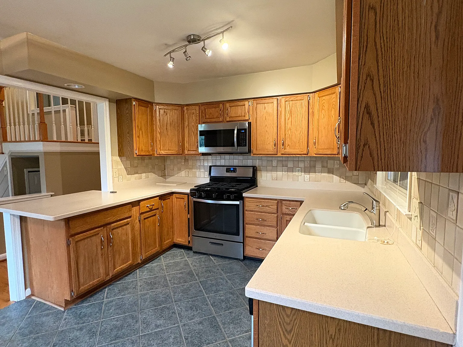 3 bed, 1600 sqft, $2,600 — Photo 2