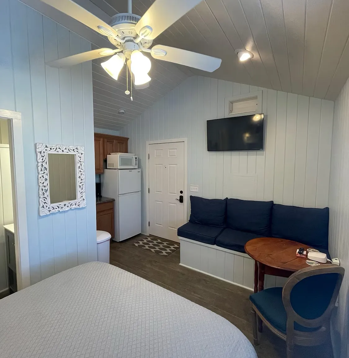 Studio, 225 sqft, $1,100 — Photo 3