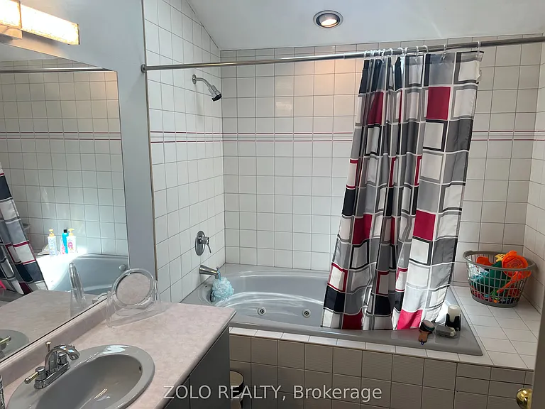 112 Carmichael Cres — Photo 14