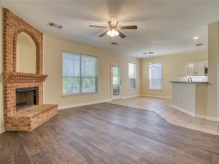 1107 Middle Brook Dr — Photo 5