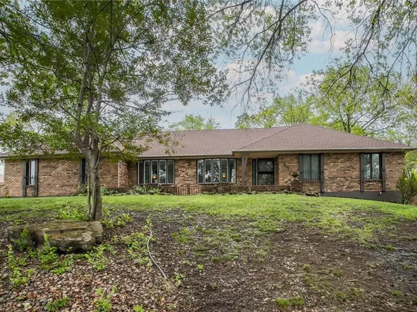 7110 E 70th St, Kansas City, MO 64133