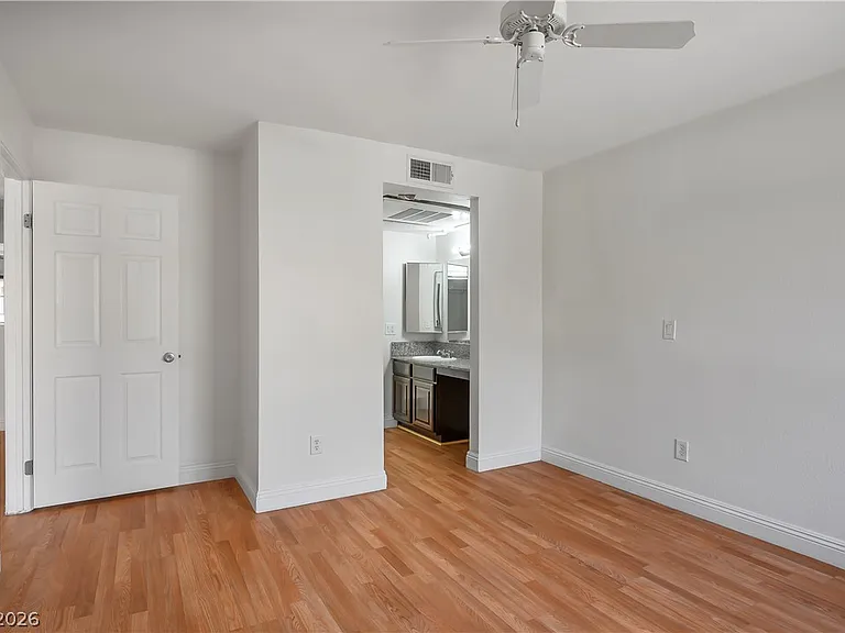 5170 S Jones Blvd #206 — Photo 11