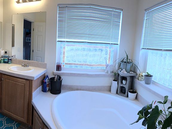 5th image of 18 Agate Circle Dr