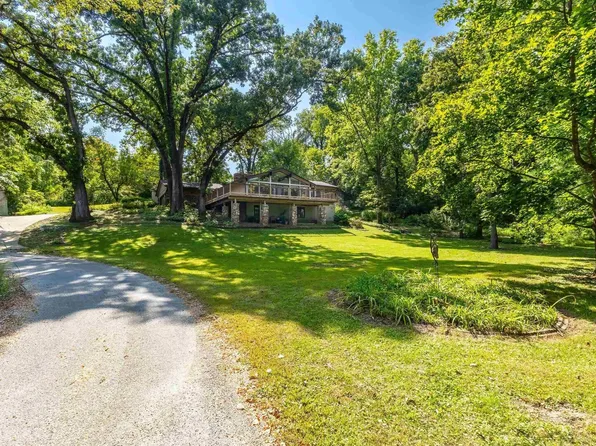 47 W Timberline Dr, Blue Grass, IA 52726