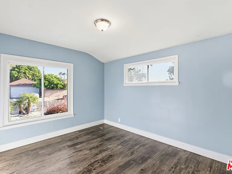 14141 Gault St — Photo 16