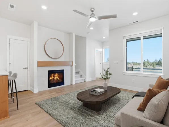 3097 NE Nipper Dr, Bend, OR 97701