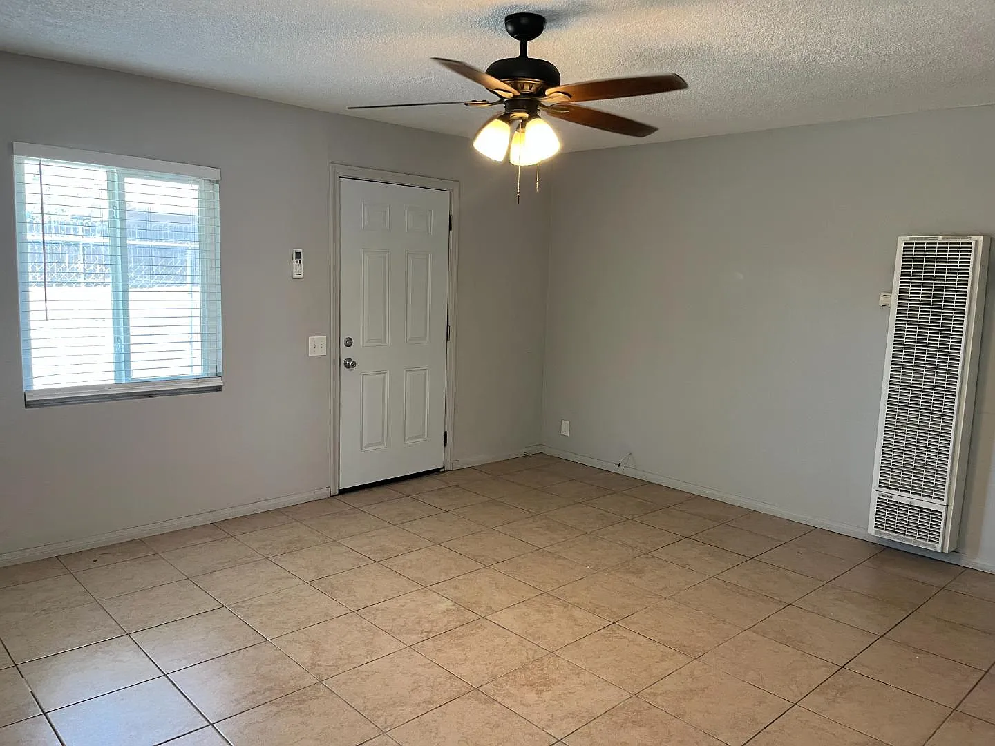 263 N Evans St - Unit C — Photo 2