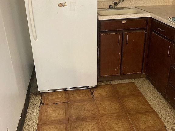 5th image of 7061 N Kedzie Ave Suite 1209