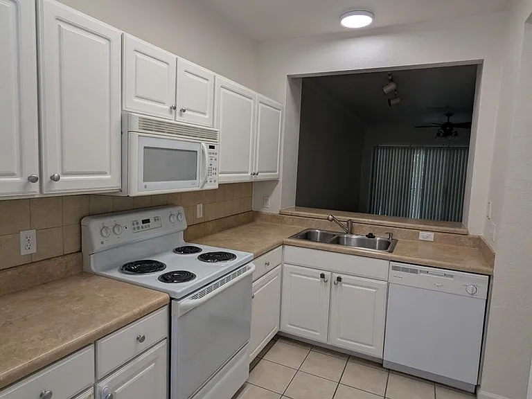 4833 NW 46th Pl #106 — Photo 7