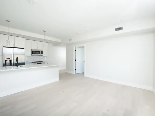 425 Border St #503, Boston, MA 02128