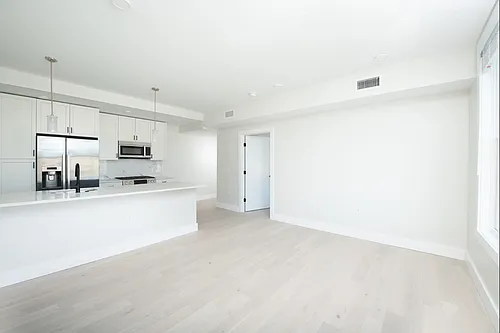 425 Border St #503 Photo 1