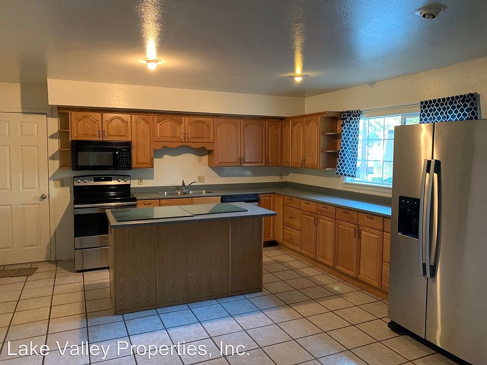 1st image of 3412 Spruce Ave